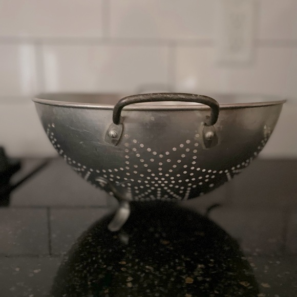 Vintage 1950s Metal Mirro Aluminum Star Pattern Strainer on 3 feet - Picture 7 of 8